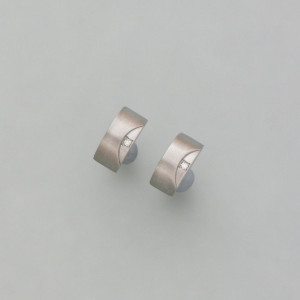 Ohrstecker Titan mit Brillant - silber - dezent - matt