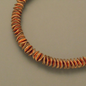 Wellen-Collier aus Bronze - gold - edel