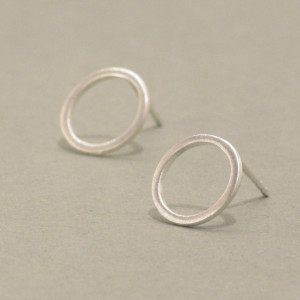 Ohrstecker Kreis aus Silber - dezent - matt