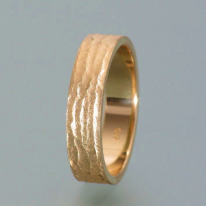 Ring Baumrinde aus Gelbgold