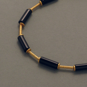 Onyx-Kette mit vergoldetem Silber - schwarz - dezent - eismattiert