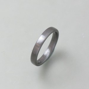 Schmaler Ring aus Tantal - stahlgrau - aktuell