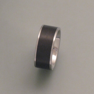 Carbon-Ring mit Edelstahl-Rand, 9 mm Breite
