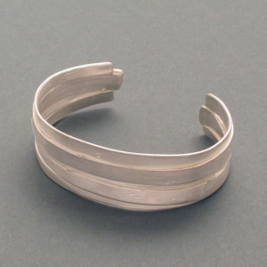 Armreif Barbara, weiß gesiedet - Silber - ausgewogen - matt