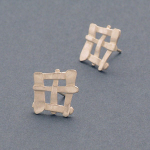 Kleine Ohrstecker Gitter, weiß gesiedet - Silber - ausgewogen - matt