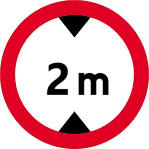 Znak "Zakaz wjazdu pojazdów o wysokości ponad 2m" Signproject