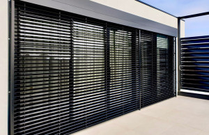 SUNNY INCH ® Brise soleil orientable autoportant lames en Z de 90 mm BSO