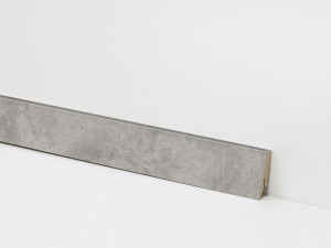 Vinyl Sockelleiste für Check Nr. 3512-TB24 mit den Abmessungen 18 x 58 x 2400 mm