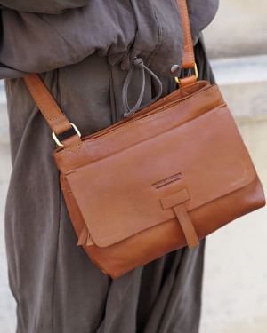 Torebka skórzana listonoszka damska messenger bag - MARCO MAZZINI brąz koniak