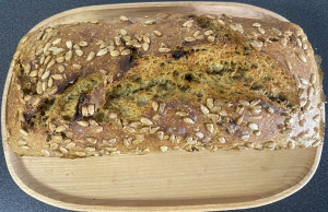 Chleb Orkiszowy Włoski z suszonymi pomidorami, zielonym pesto, bazylią i oregano, na naturalnym zakwasie duża blacha