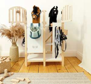 Drewniana stajnia dla Hobby Horse na 2 konie na kiju Small Foot- sklep z zabawkami online