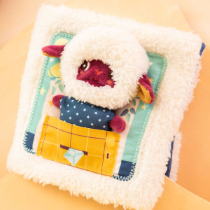 Miękka książeczka z przytulanką Dobranoc Owieczka Yvon Lilliputiens- sklep z zabawkami online