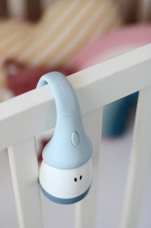 BEABA Lampka nocna LED przenośna z latarką Pixie 90h świecenia Blue- sklep z zabawkami online