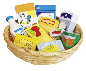 Drewniane produkty spożywcze i artykuły gospodarstwa domowego w koszyku 10 elementów Goki- sklep z zabawkami online