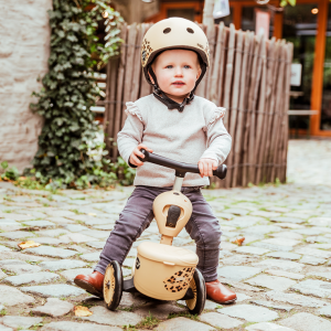 Zestaw SCOOTANDRIDE Kask + Highwaykick1 2w1 jeździk i hulajnoga z zamykanym schowkiem Leopard- sklep z zabawkami online