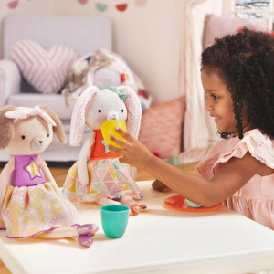 Pluszowy króliczek Tippy Toes B.Toys- sklep z zabawkami online