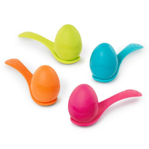 Gra zręcznościowa dla dzieci wyścig z jajkiem na łyżce B.Toys- sklep z zabawkami online