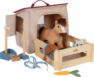 Pluszowy koń w stajni z akcesoriami w poręcznej torbie Small Foot- sklep z zabawkami online