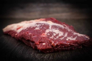 Brisket Flat ohne Point. Perfekt um Pastrami auf dem Smoker selbst zu machen. Jetzt online bestellen!