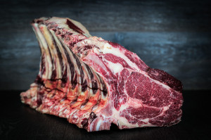 Simmentaler Rinderrücken Schlachtfrisch zugeschnitten zum selber reifen