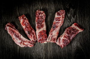 Dry Aged Rib Fingers mind. 28 Tage gereift vom Simmentaler Rind von deutschen Höfen, Färsenfleisch