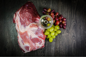 Winzerbraten, Schweinebraten aus dem Hals, roh zum selber Garen