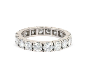 Pierścionek eternity z brylantami, w białym złocie, łącznie ok. 2,80 ct